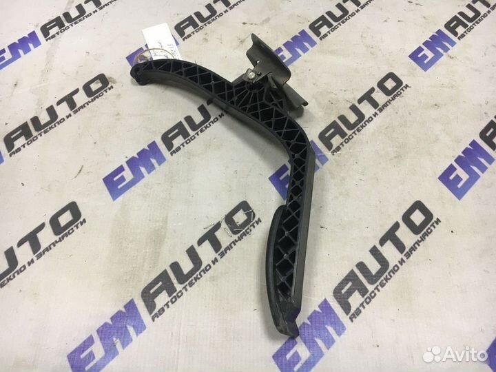 Педаль газа Рено Логан