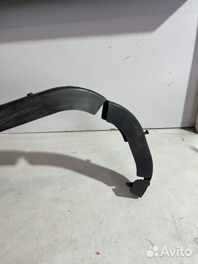 Накладка правой петли крышк багажника Ford Scorpio