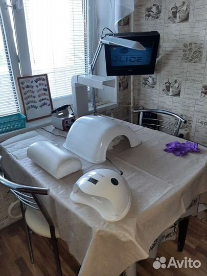 Маникюр, наращивание акрилом, выкладной френч