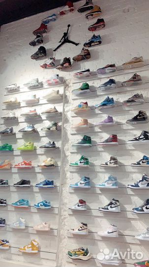 Продавец консультант в шоу рум обуви