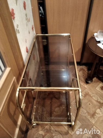 Столик. подставка под тв на колесиках