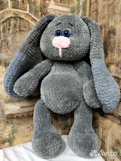 Заяц-зайчишка вязанная игрушка подарок