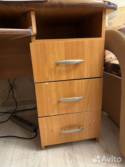 Компьютерный стол