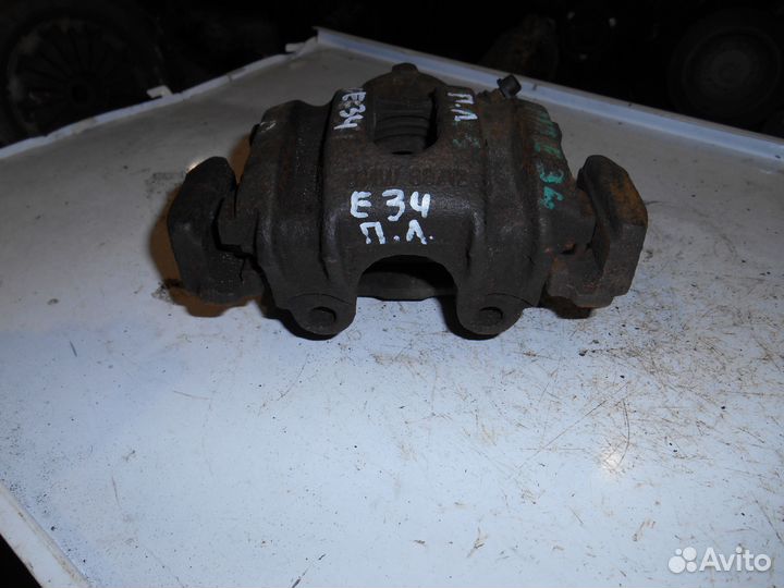 Передний левый суппорт BMW E34 бмв Е34