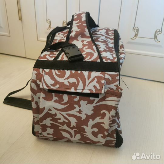 Переноска для кошек и мелких собак