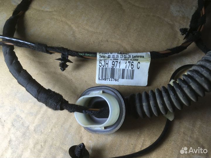 Обшивка крышки багажника Шкода Рапид лифтбэк