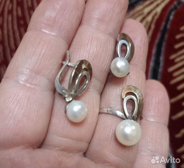 Серебряные серьги и кольцо