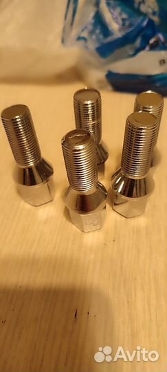 Колесные болты 14*1.25