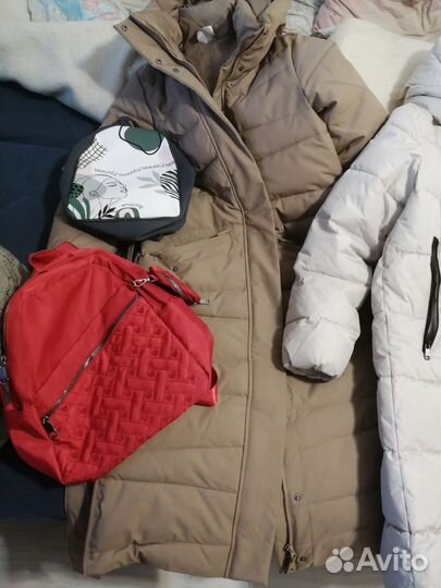 Женская одежда. Много