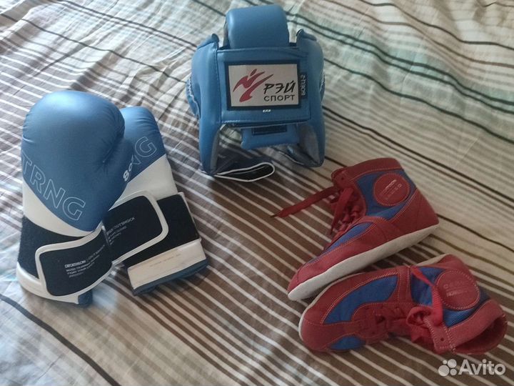 Шлем, перчатки и обувь для боевых искусств