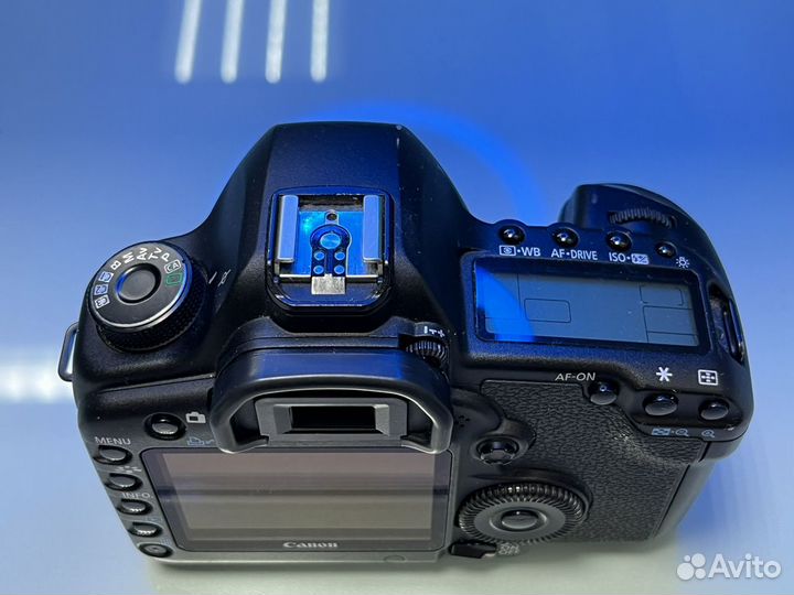 Зеркальный фотоаппарат Canon 5D Mark II