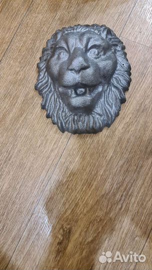 Лев на двери Чюгуной