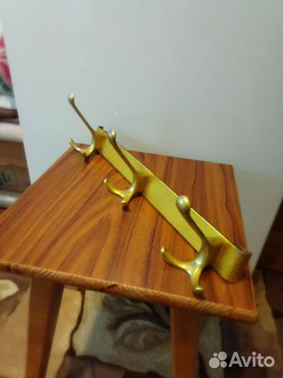 Вешалка для одежды настенная