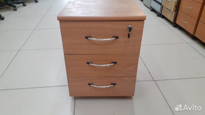 Тумбы подкатные Б.У