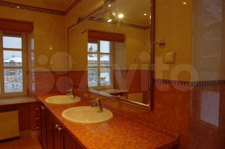 Коттедж 1100 м² на участке 70 сот.