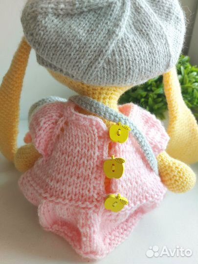 Вязаная игрушка заяц-тильда