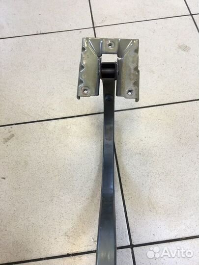 Петля багажника правая Nissan Almera N16 QG15DE