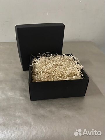 Коробка по�дарочная