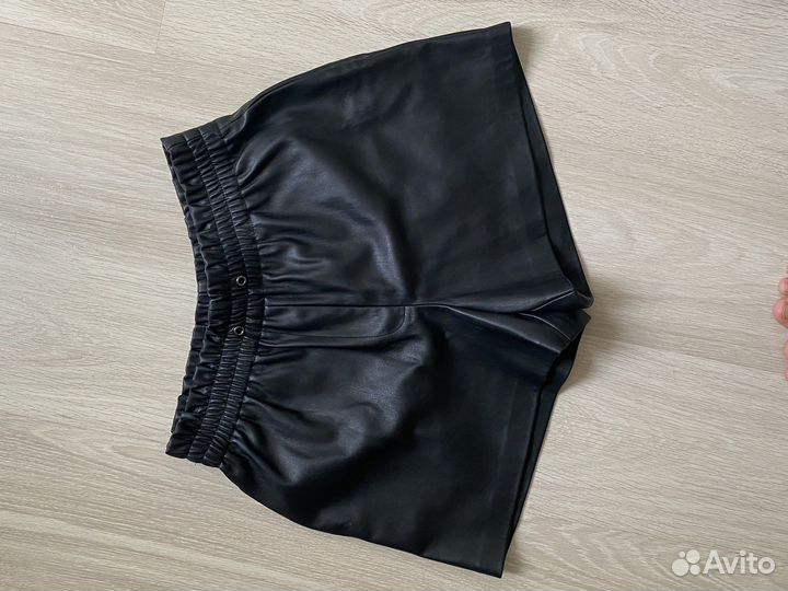 Кожаные шорты
