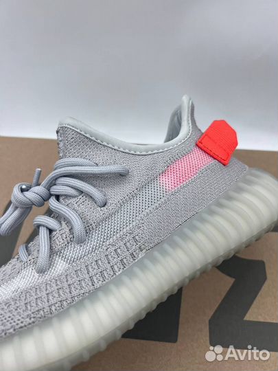 Кроссовки adidas yezzy boost Tail Light