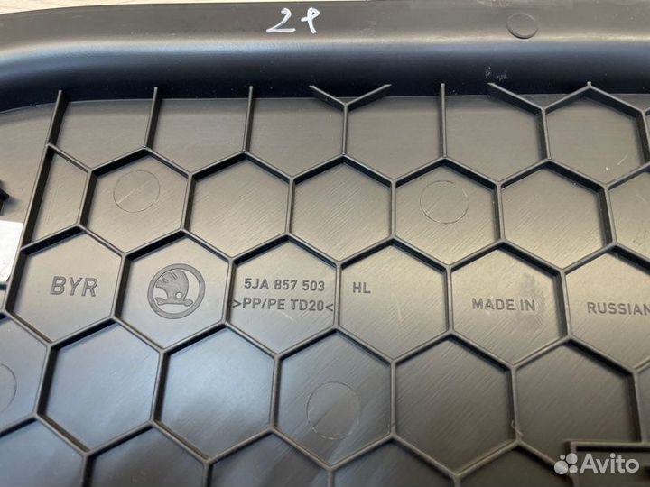 Накладка торпедо левая Skoda Rapid