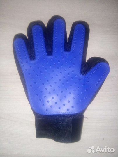 Перчатка для вычесывания шерсти