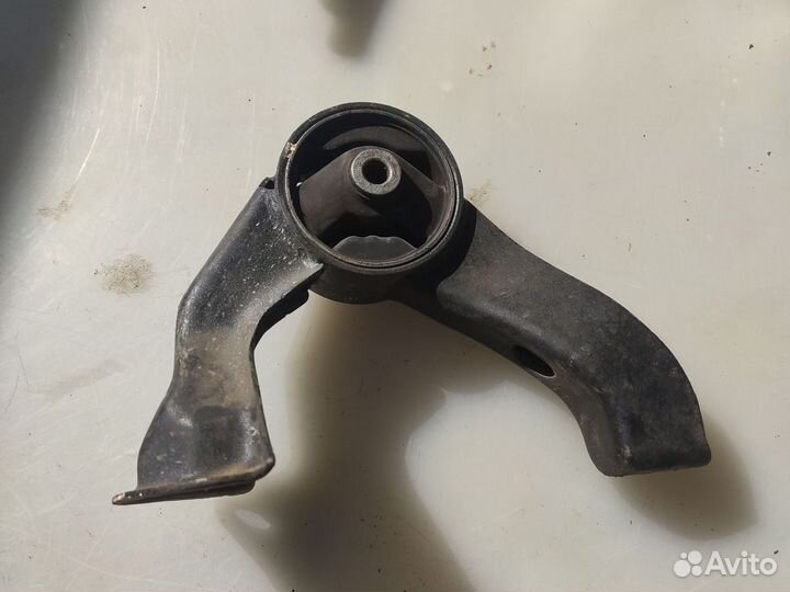 Подушка опора кронштейн Митсубиси ланцер 10