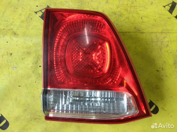 Фонарь задний левый внутренний Toyota Land Cruiser