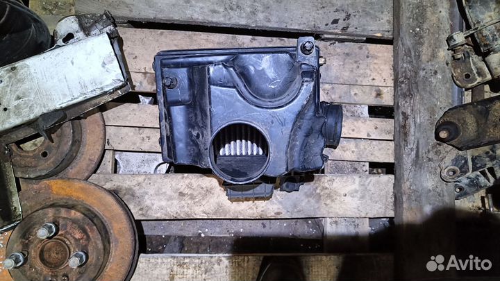 Корпус воздушного фильтра mazda 3 2,0