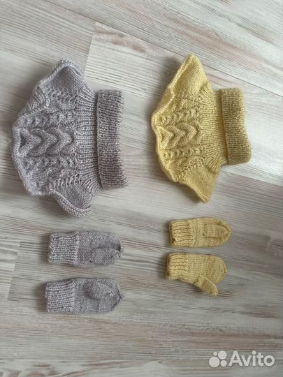 Манишка детская и варежки