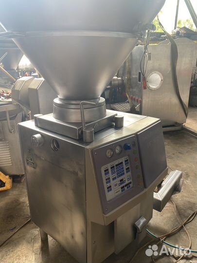 Вакуумный шприц Handtmann VF-100