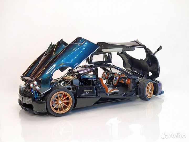 Модель суперкара Pagani Huayra