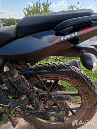 Мотоцикл Pulsar Bajaj 180