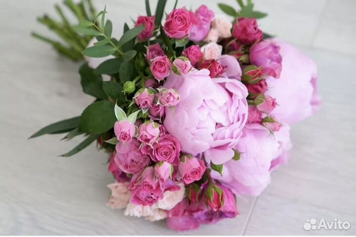 Букеты из голландских пионов