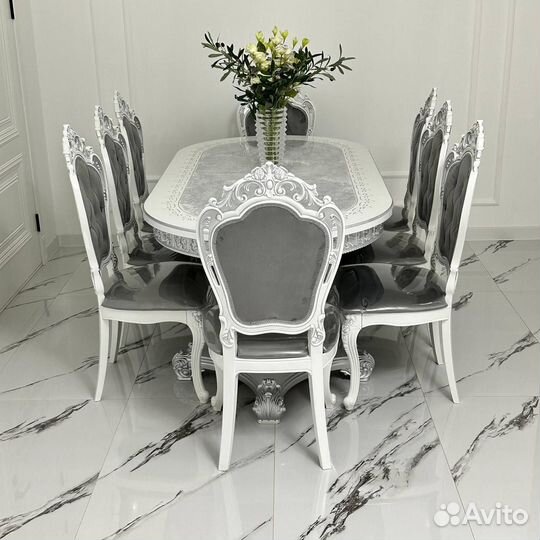 Кухонный стол и стулья