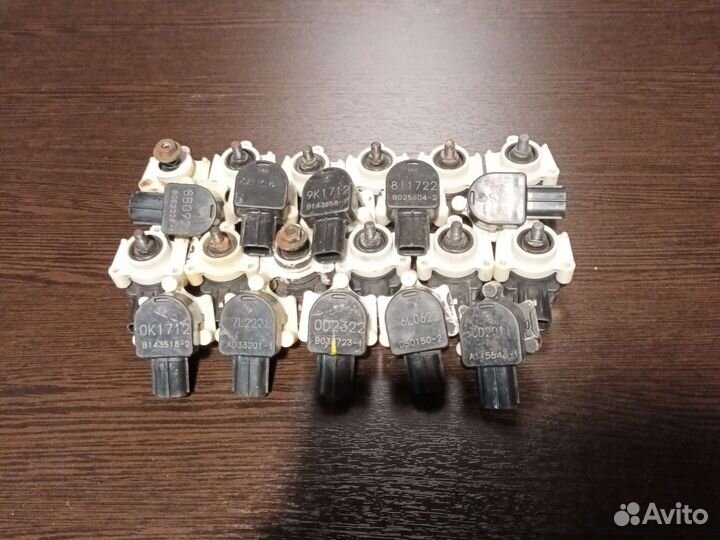 Датчик положения кузова Toyota LC200