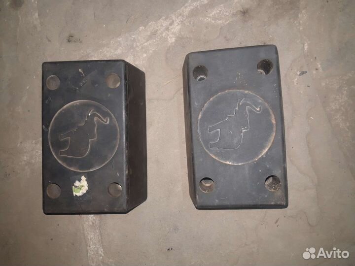 Отбойник на полуприцеп