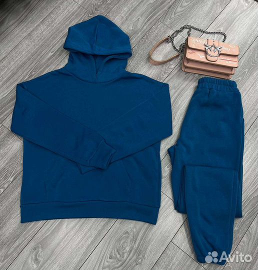 Спортивный костюм женский