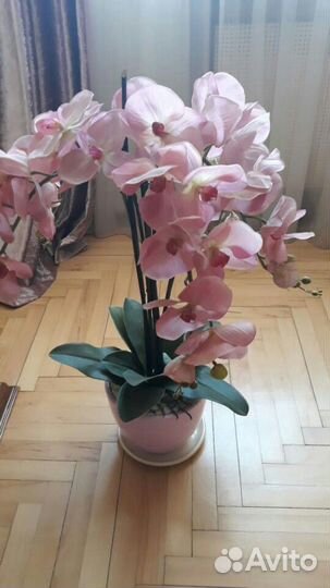 Исскуственная орхидея в горшке