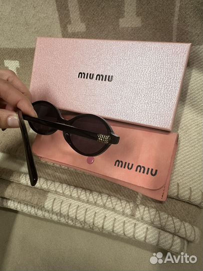 Солнцезащитные очки miu miu