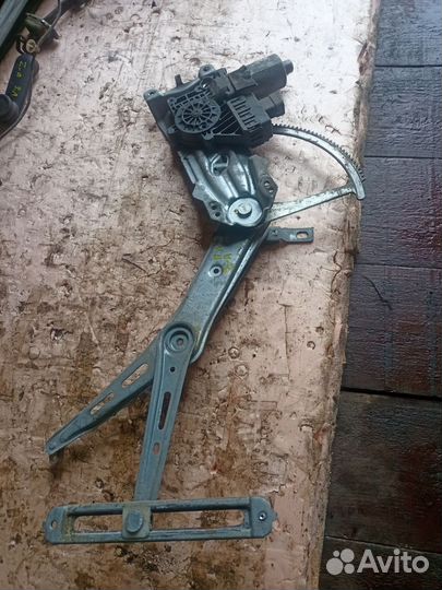 Стеклоподъемник передний левый Opel Zafira A