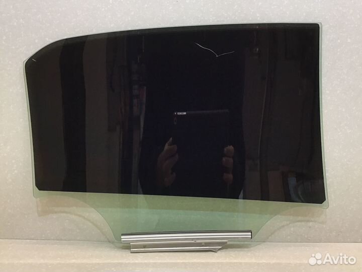 Стекло двери задней левой Toyota Corolla E15 2006