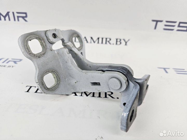 Петля двери передней верхняя левая Tesla Model 3