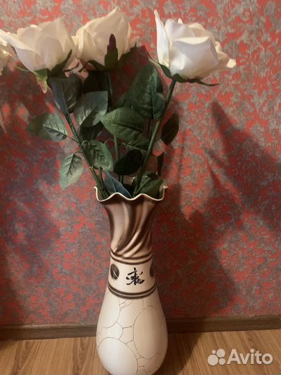 Две напольные вазы