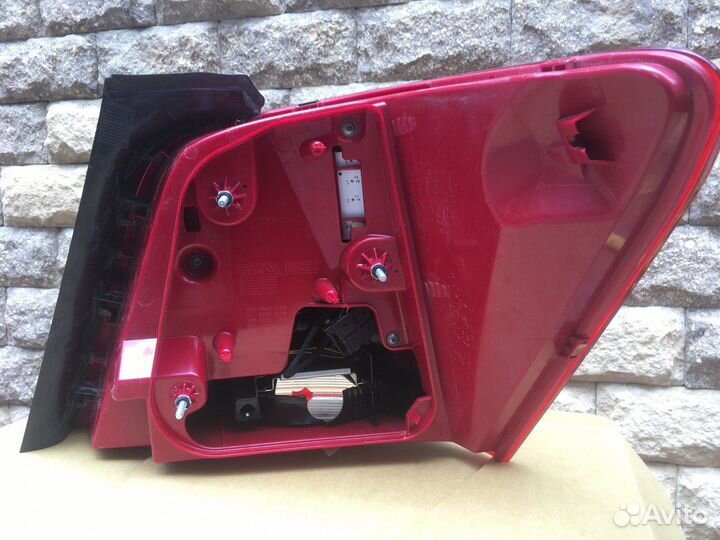 Фонарь задний левый Mercedes x204