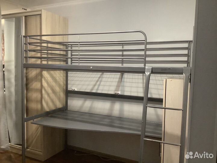 Кровать чердак IKEA (Свэрта) со столом