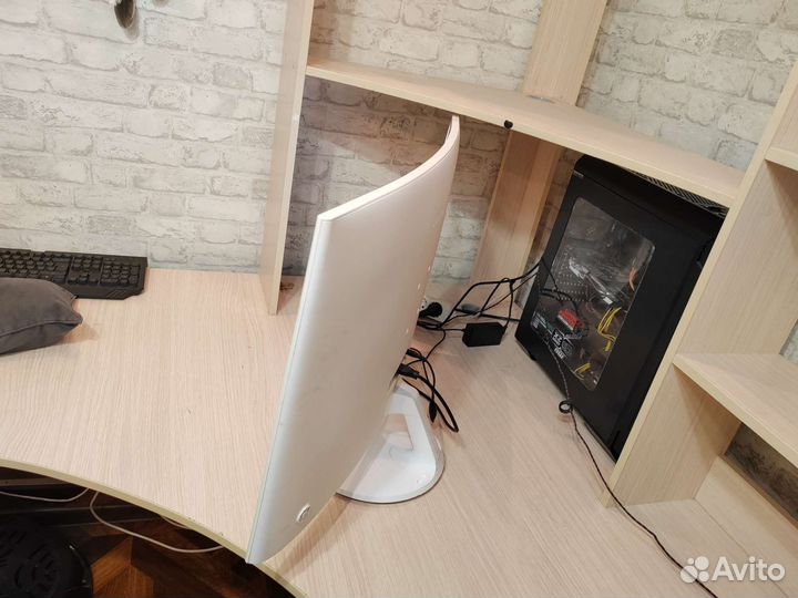 Монитор для компьютера Samsung изогнутый