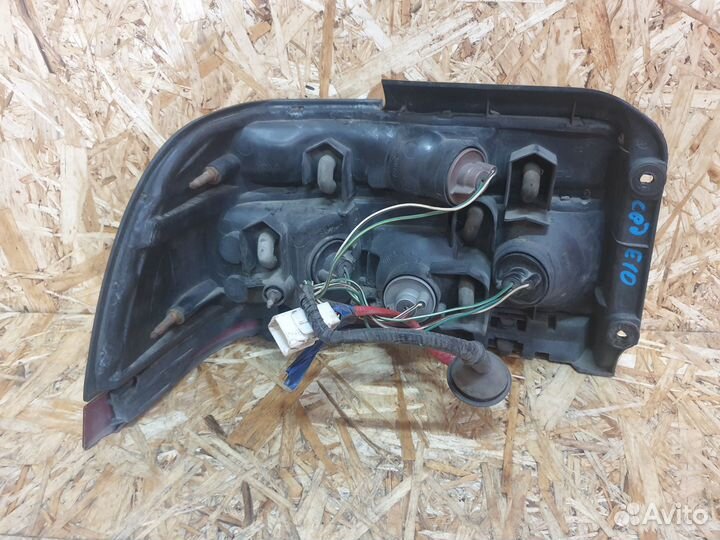 Фонарь задний правый Toyota Corolla E10