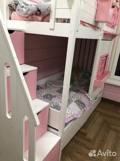 Детская двухъярусная кровать