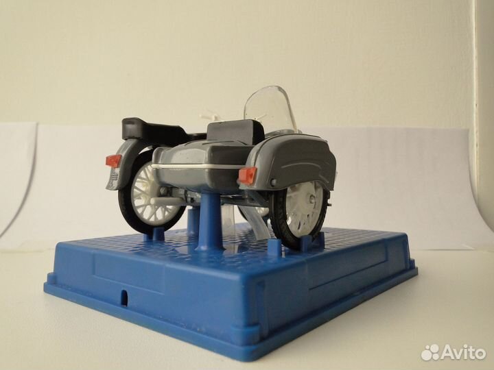 Из СССР. 1:24 Иж-Юпитep 2К. Модель мотоцикла